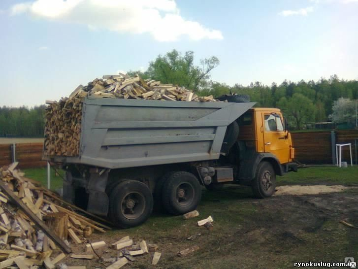 Дрова колотые с доставкой спб. КАМАЗ дров 10 кубов. Дрова 30 кубов КАМАЗ. Дрова чурками КАМАЗ 20 кубов. Дрова самосвал.