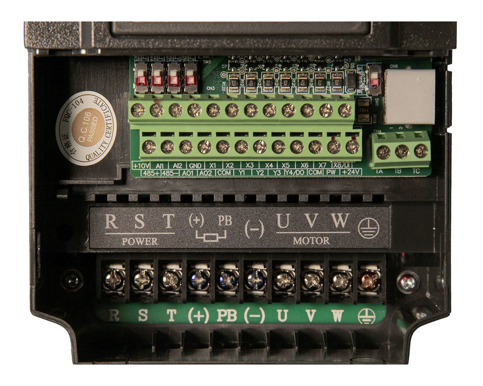 Частотный преобразователь ESQ-600-2S0037 (3.7 кВт 220 В)