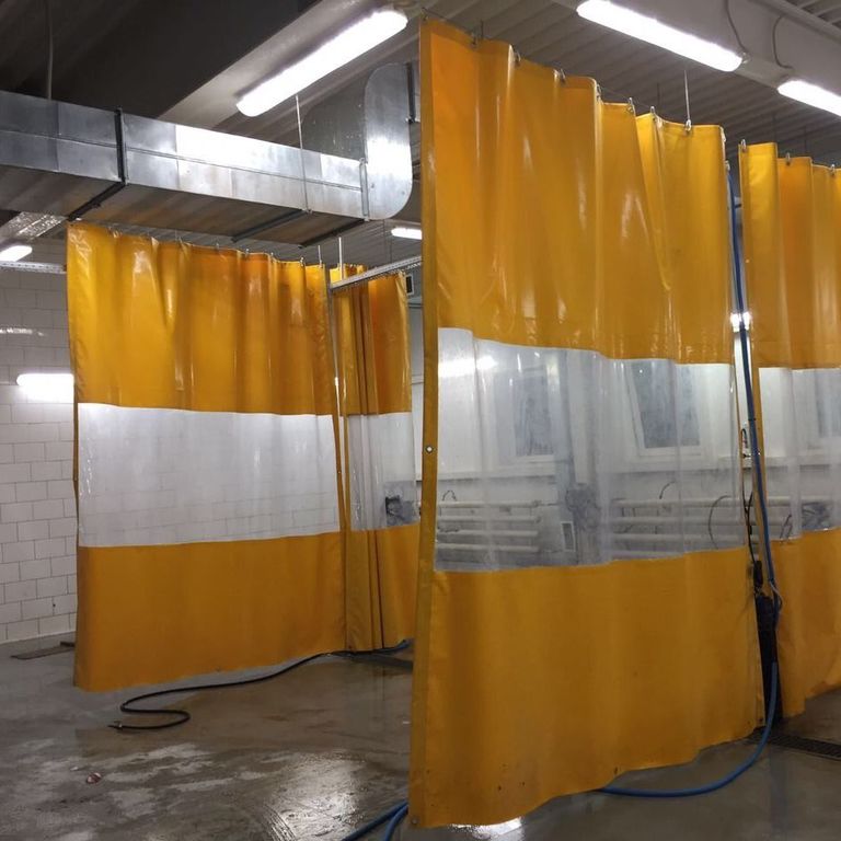 Штора завеса с прозрачной вставкой из ткани ПВХ Китай 630 г/м2