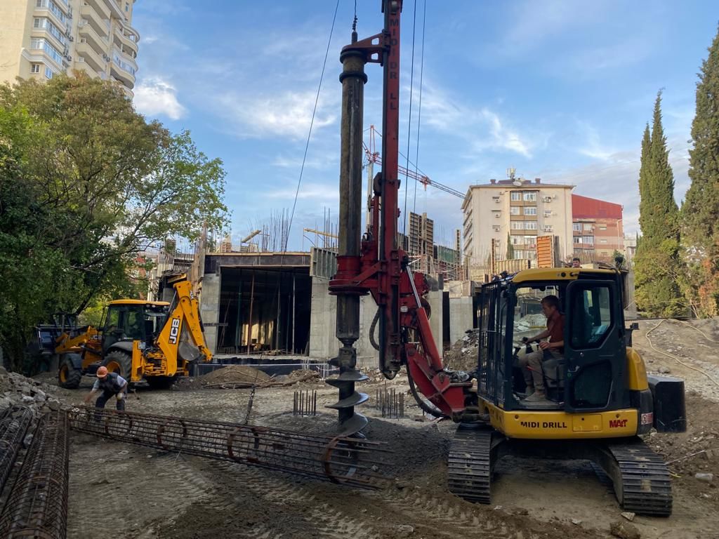 Bauer bg 22. Лидерное бурение скважин под шпунт. Bauer 33 буровая. Bauer bg 30. Аренда буровых.