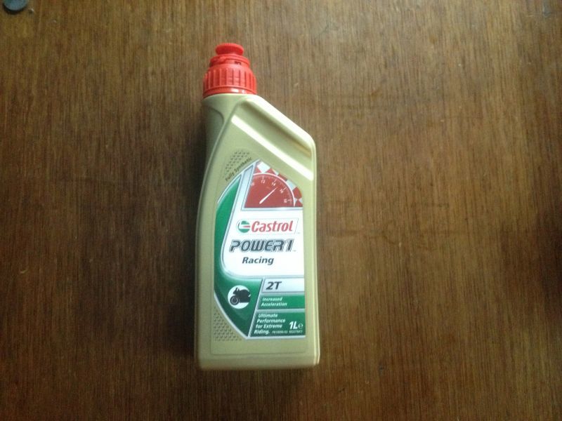 15940b castrol. Кастрол зеленая канистра. Масло моторное castrol magnatec ford. Упаковки кастрол. Mobil shell castrol.