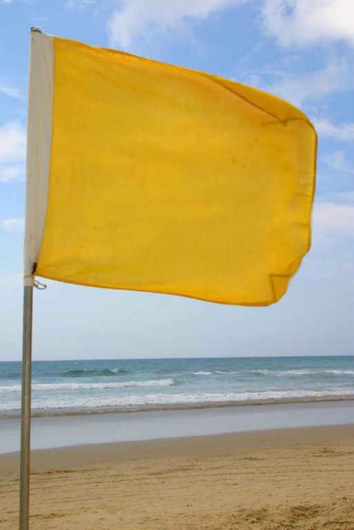 Желтый флаг на пляж 90х135