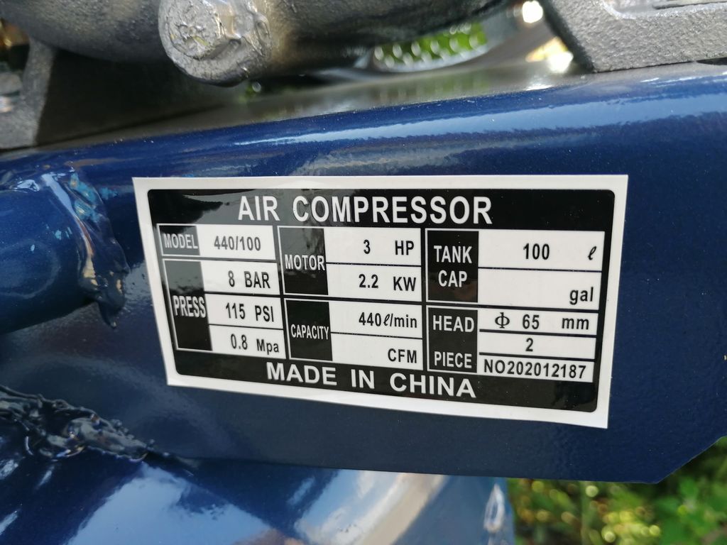 Компрессор воздушный вертикальный 440 л/мин 4